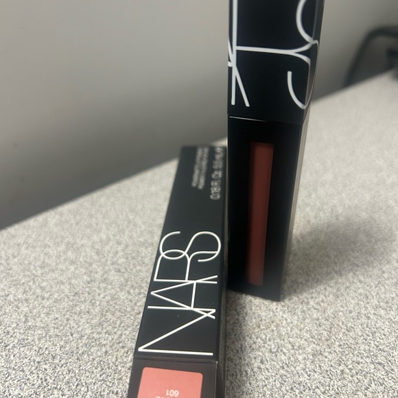 NARS Powermatte Lip Pigment in somebody to love shade - Picture 2 of 3